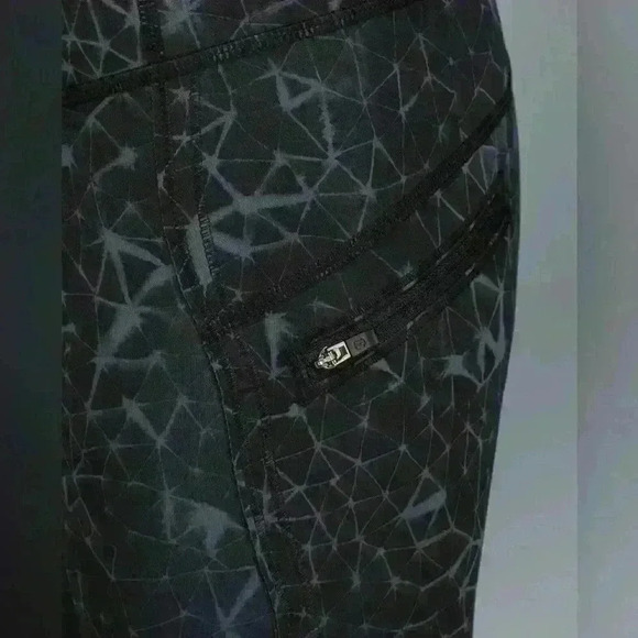 Lululemon Run: Top Speed Crop *Full-On Luxtreme
Star Crushed Coal Black size 6 - Picture 7 of 14